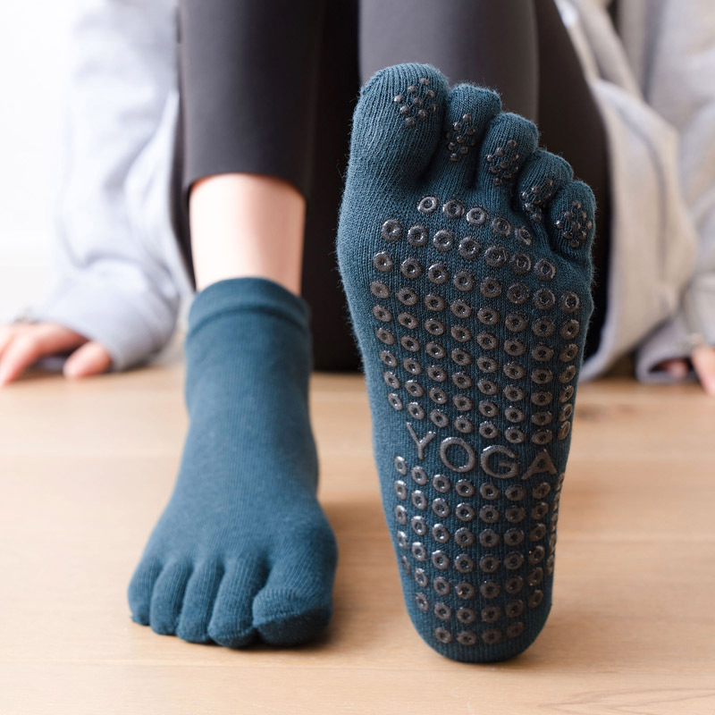 Yoga Mat - ถุงเท้าซิลิโคนกันลื่นสำหรับผู้หญิงถุงเท้าโยคะกันลื่นห้านิ้วกันลื่นระบายอากาศได้สำหรับเต้นบัลเล่ต์ออกกำลังกายฟิตเนสผู้หญิงถุงเท้าผ้าฝ้าย